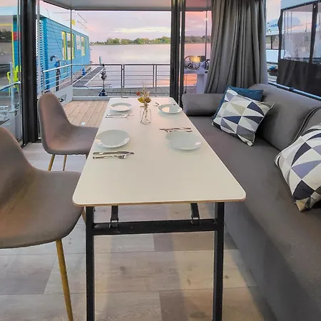 1 Bedroom Beautiful Ship In Havelsee Ot Bateau-hôtel